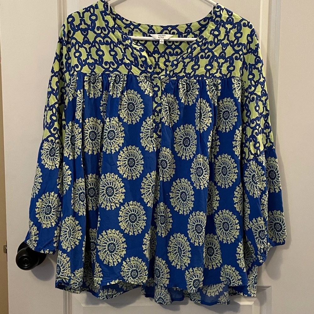 Crown & Ivy 3/4 length sleeved blouse